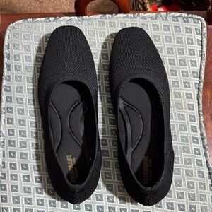 EUC Stylish Black Women's Woven Flats Cushionaire 8M